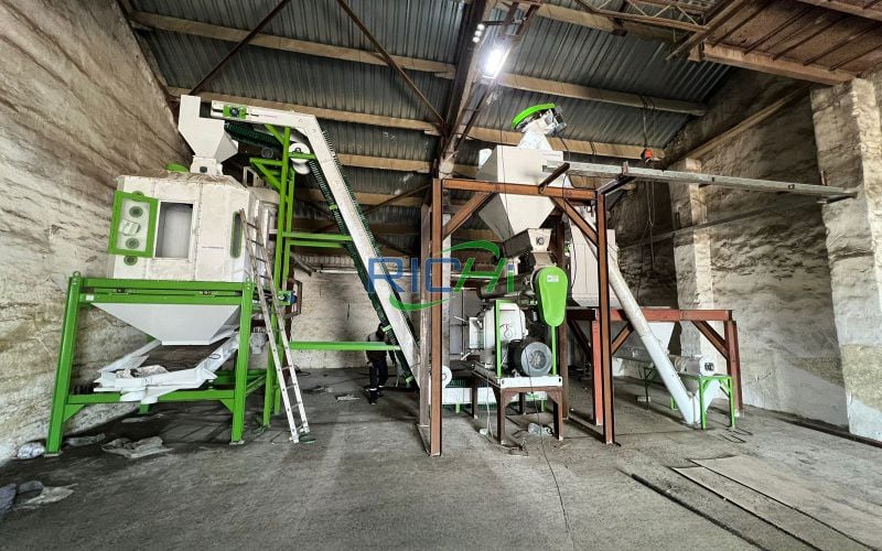 0.5-0.6 T/H Cattle Feed Production Line in Vietnam