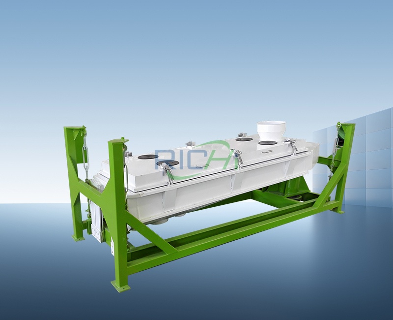 Pig feed pellet screening machine