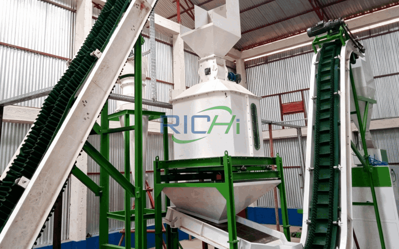 Máquina de refrigeración en la línea de producción de piensos para animales de Burundi