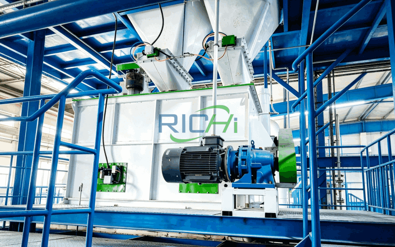 Máquina mezcladora en Rumanía: línea de producción de pellets de madera de 2 T/H