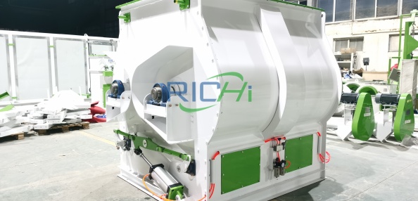 poultry feed mixer