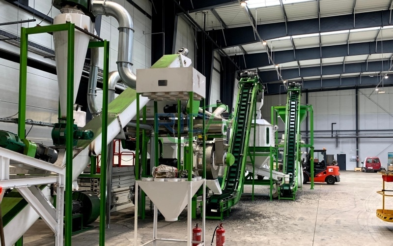 Mesin Pembuat Pelet Pakan Ternak 7–8 T/H di Polandia